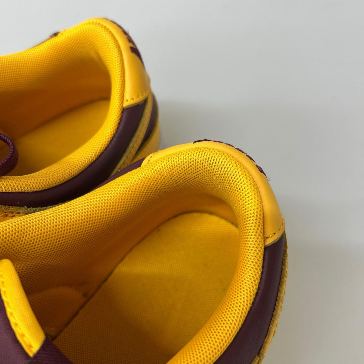スニーカー Dunk Low Retro Gold and a deep Maroon 28.5cm (US10 1/2 UK10 EU47)