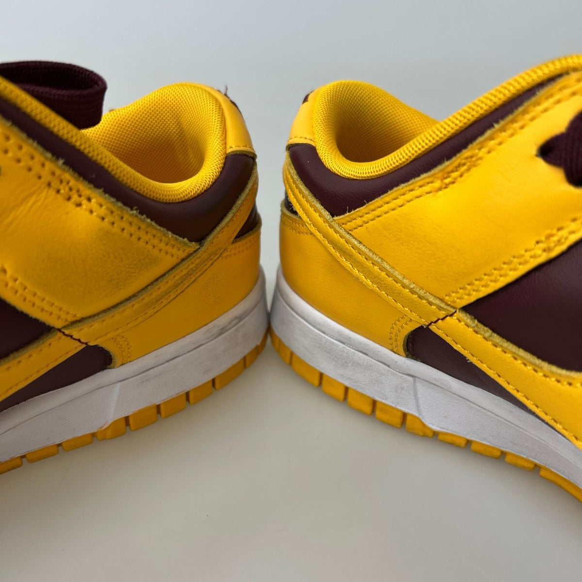 スニーカー Dunk Low Retro Gold and a deep Maroon 28.5cm (US10 1/2 UK10 EU47)