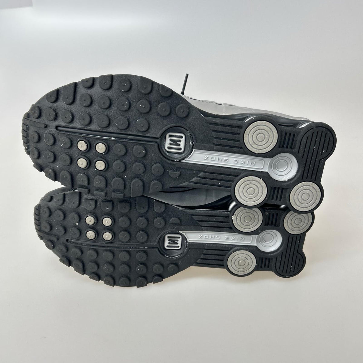 スニーカー SHOX R4 Metallic Silver/Black 28.5cm 28.5cm (US10 1/2 UK10 EU47) シルバー