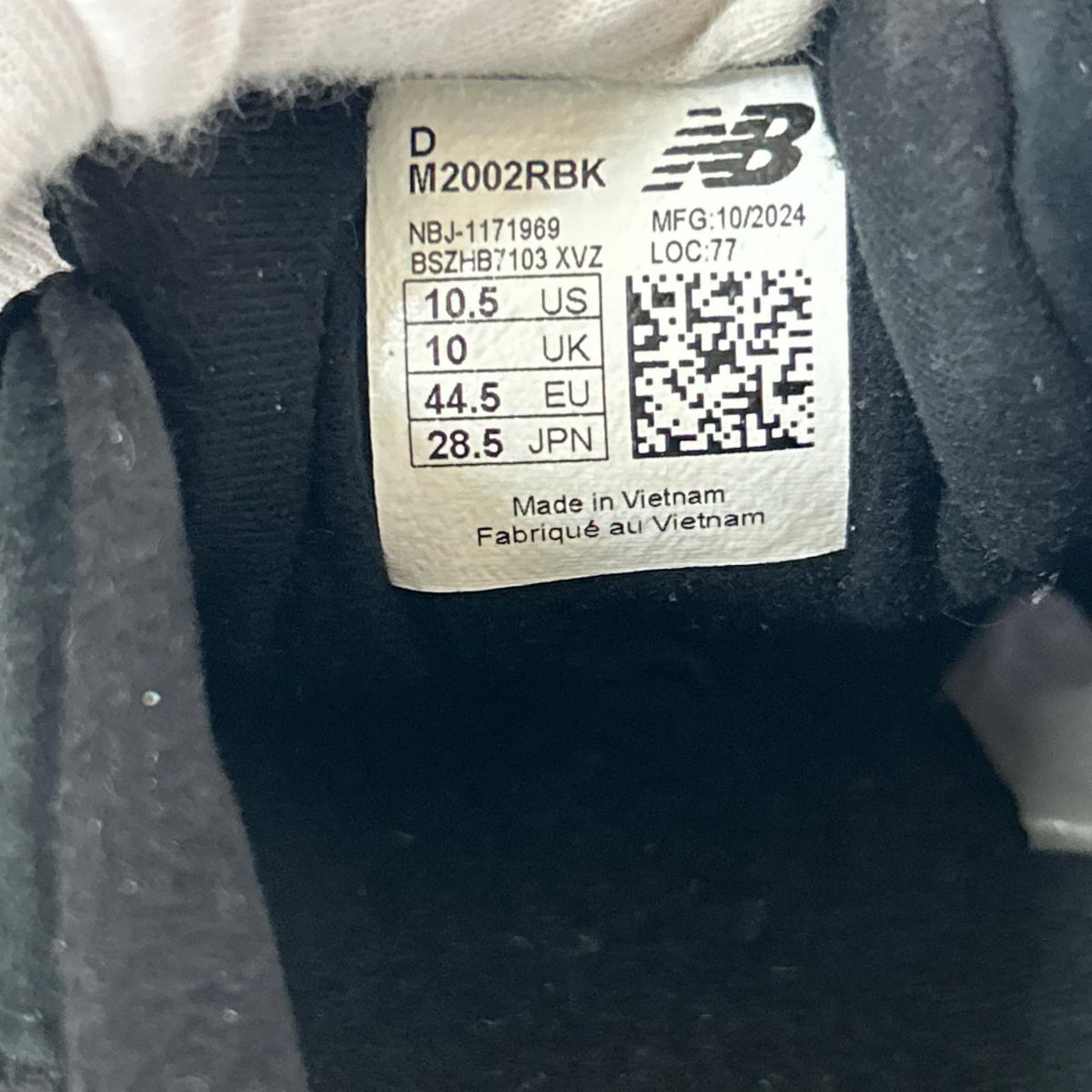 スニーカー M2002RBK BLK (28.5) 28.5cm (US10 1/2 UK10 EU47) ブラック