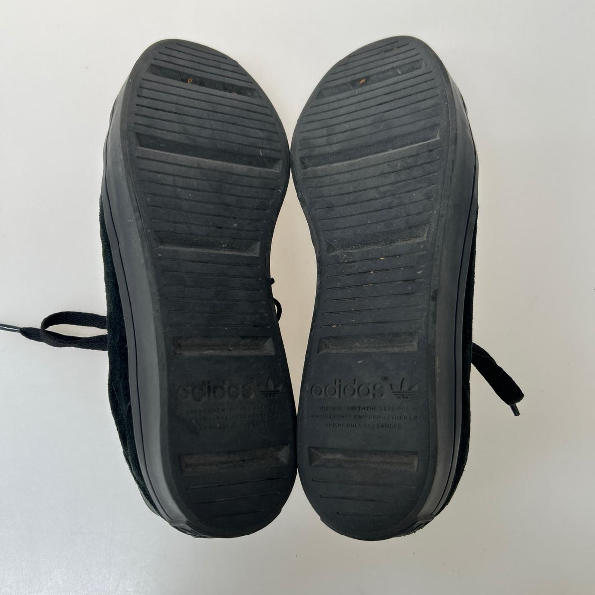 スニーカー COURTVANTAGE 黒 (25.0cm) 25cm (US7 UK6 1/2 EU40) ブラック