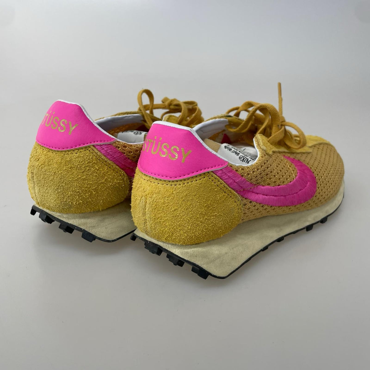 スニーカー Stussy × Nike FQ5369-700 黄 28cm (US10 UK9 1/2 EU46)
