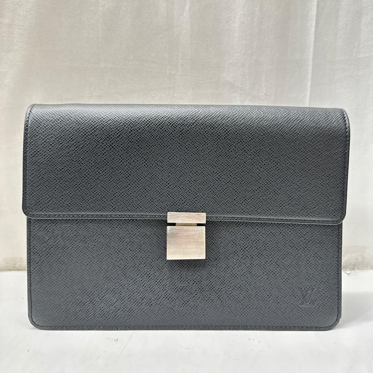 LV M30782 セレンガ タイガ レザークラッチバッグ