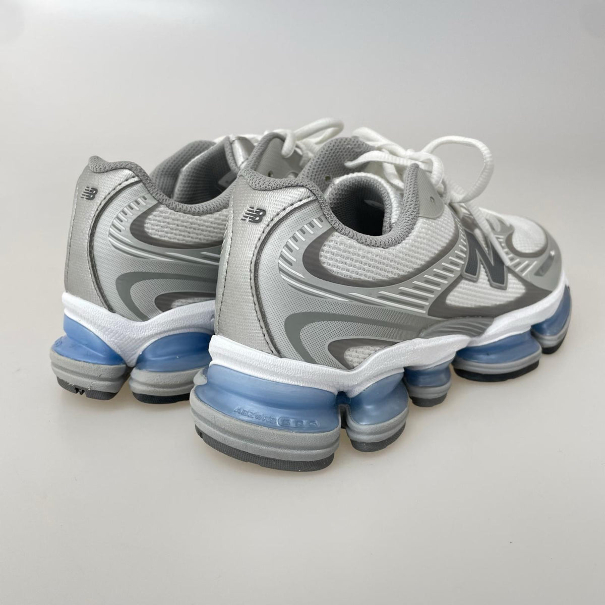 スニーカー U2000AA WHITE/BLUE 25.5cm (US7 1/2 UK7 EU41)