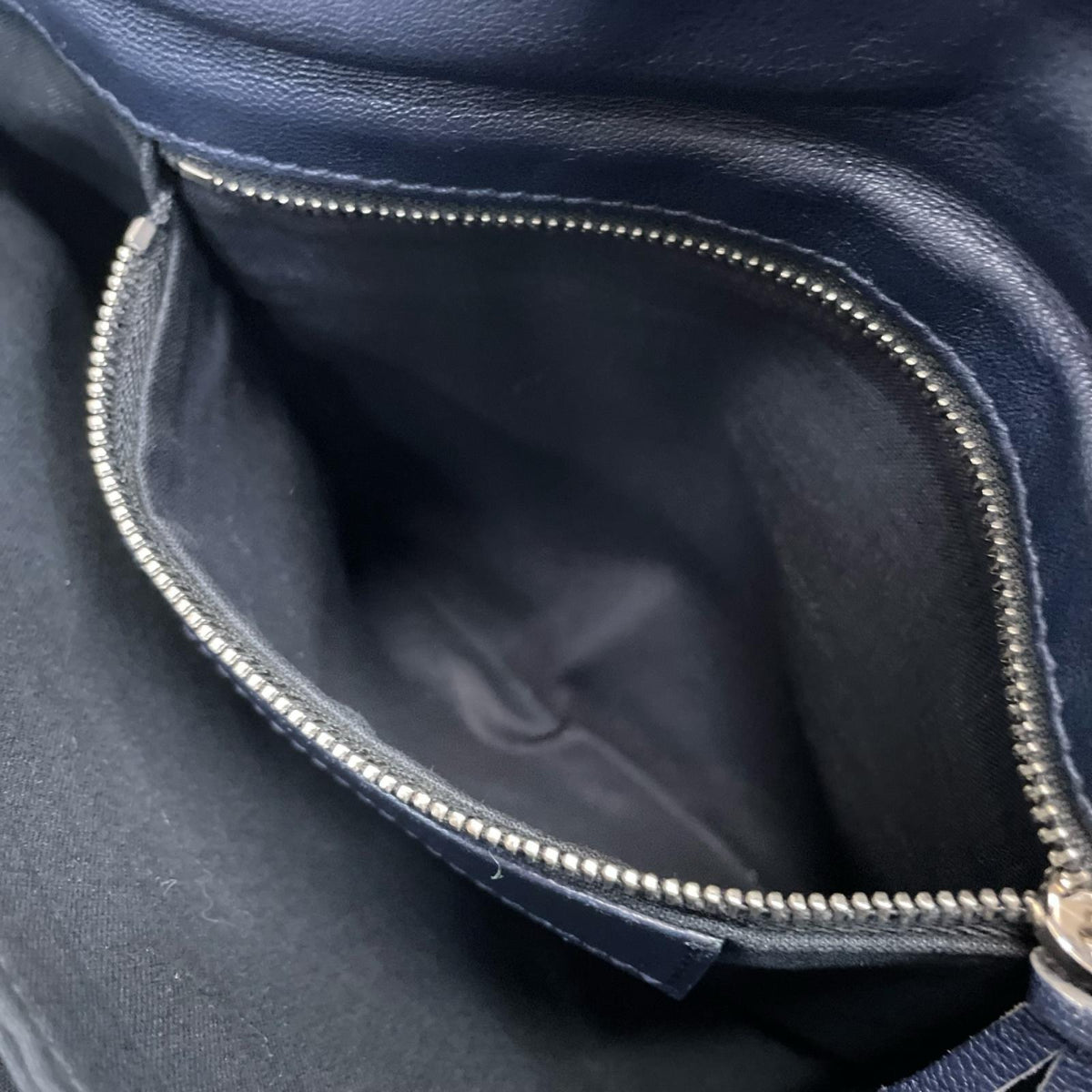 BALENCIAGA メタリック エッジ エンベロープ ストラップ バッグ 390167