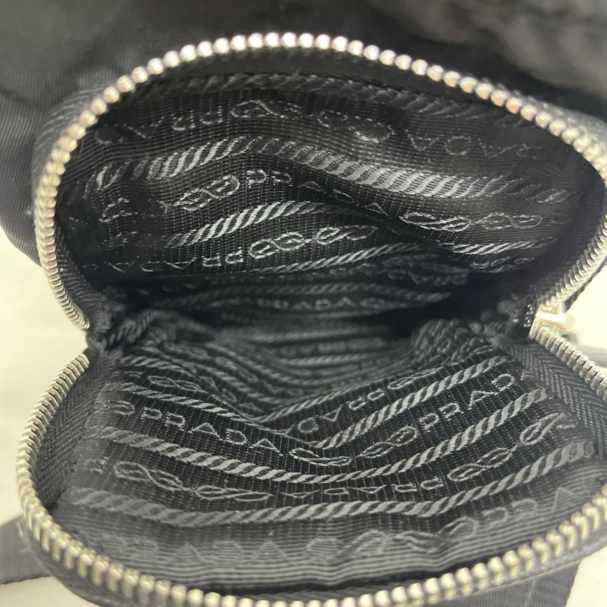 PRADA Re Nylon スマートフォンケース