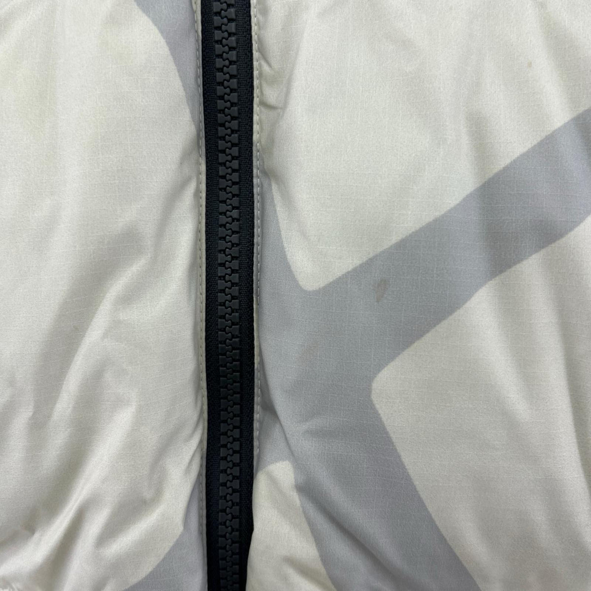 ダウンジャケット ×KAWS 1996 RETRO NUPTSE JACKET XL マルチカラー