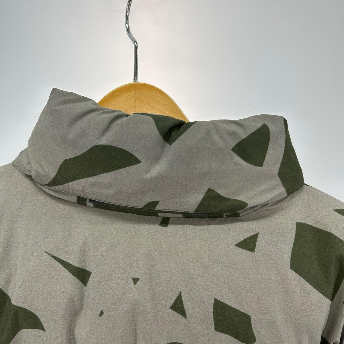 ダウンジャケット ×KAWS 1996 RETRO NUPTSE JACKET XL マルチカラー