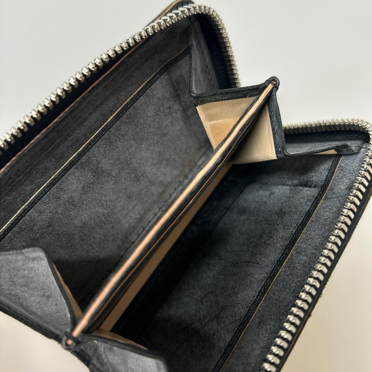 コンパクトウォレット Hender Scheme round zip case 黒 ブラック
