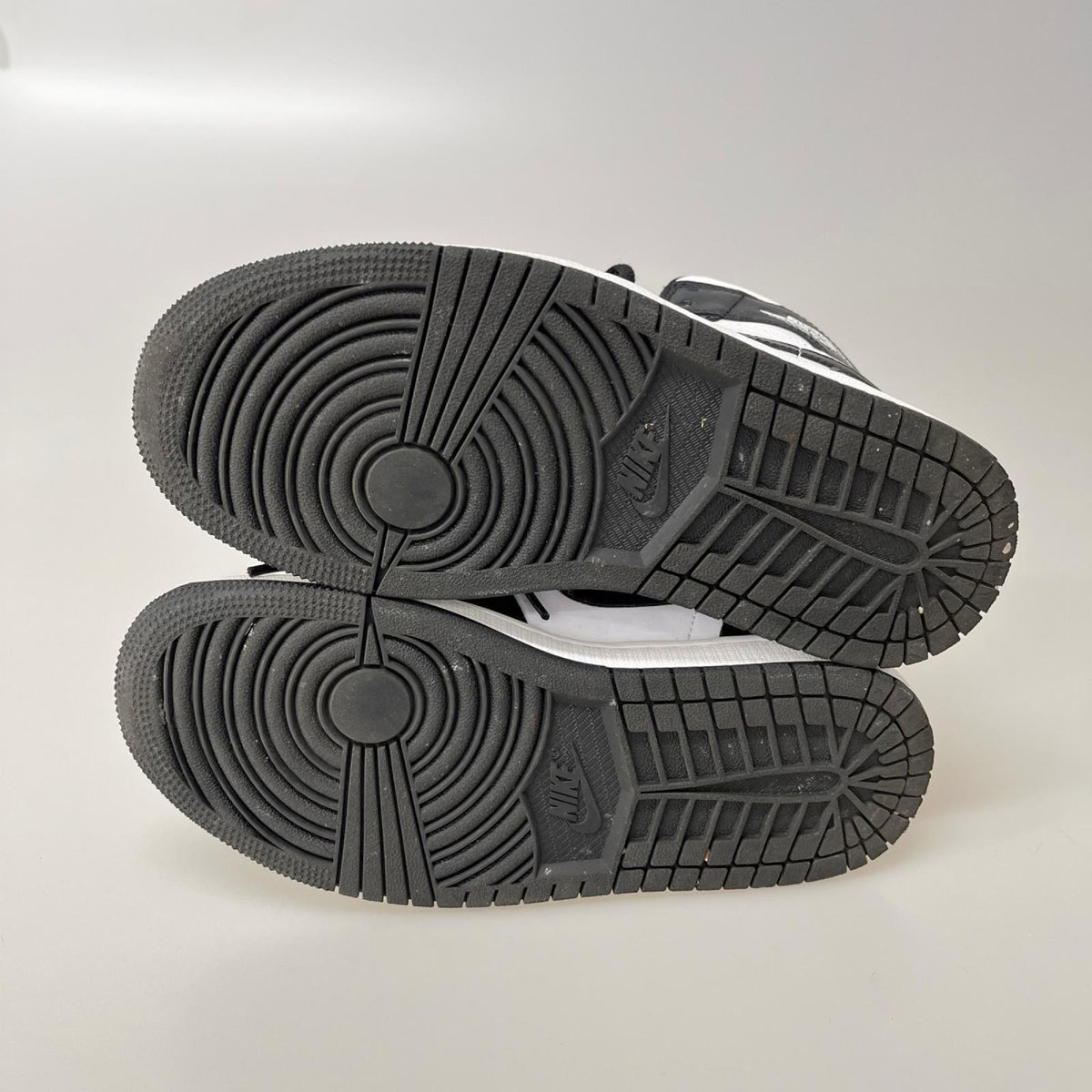 スニーカー AIR JORDAN 1 MID 白黒 (22.5)