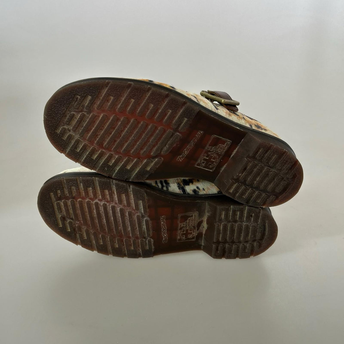シューズ T-BAR Shoe ヘアオンレザー ハラコ UK7 マルチカラー