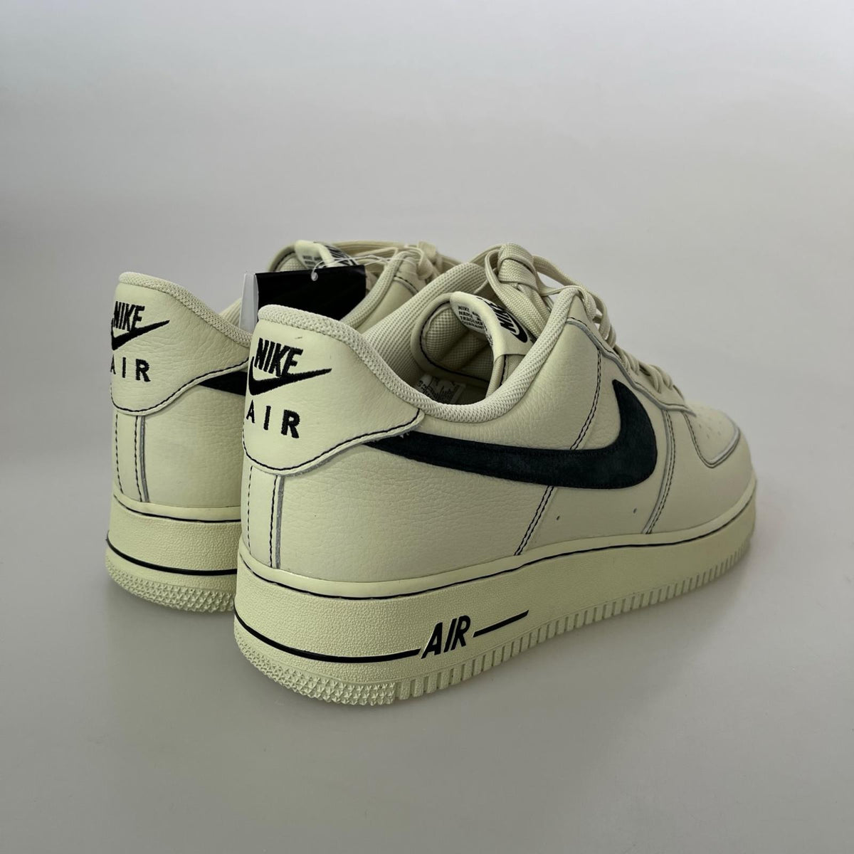 スニーカー AIR FORCE1 07 LV8 アイボリー (30) 30cm (US12 UK11 1/2 EU50)