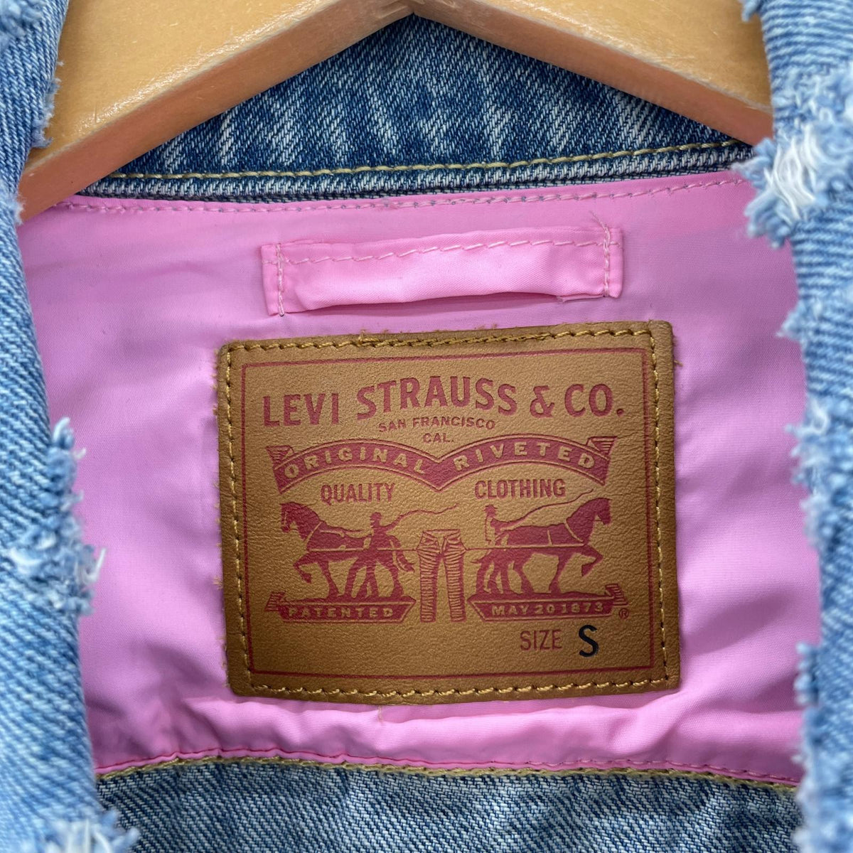 デニムジャケット Levi's 刺繍 デニムトラッカージャケット (S) S ブルー