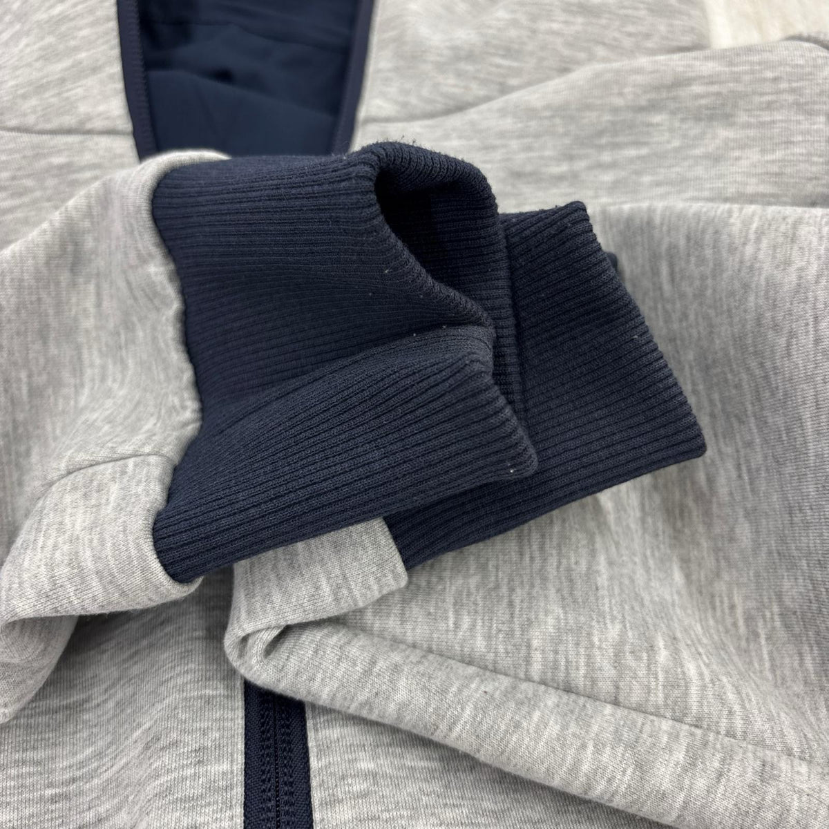 ジャケット REVERSIBLE TECH AIR HOODIE L