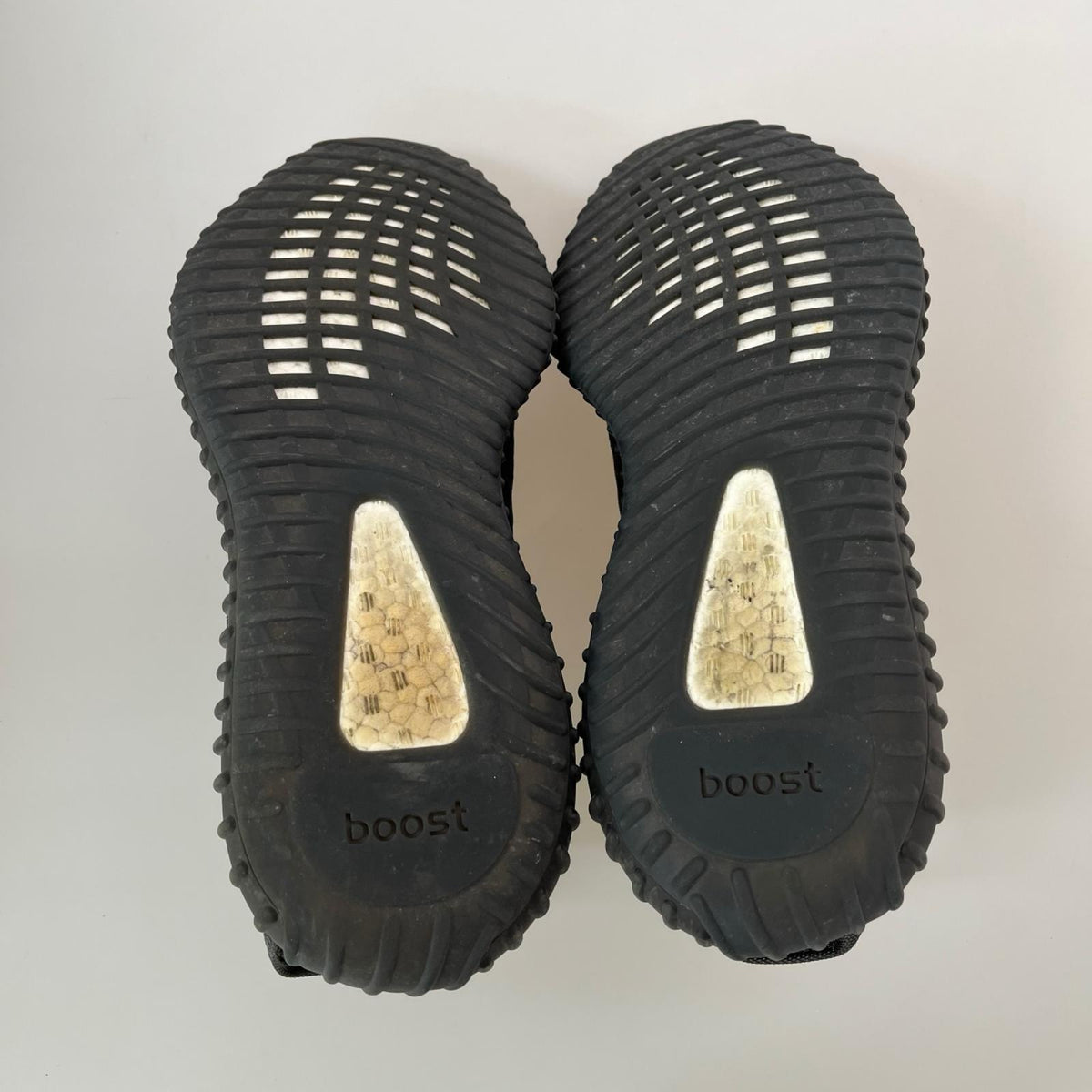 シューズ Yeezy Boost 350V2 モノシンダー ブラック