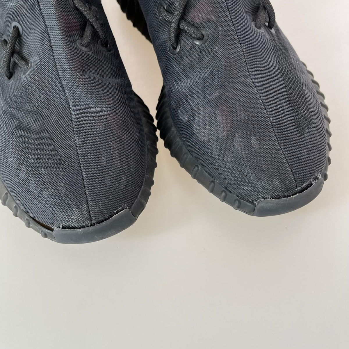 シューズ Yeezy Boost 350V2 モノシンダー ブラック