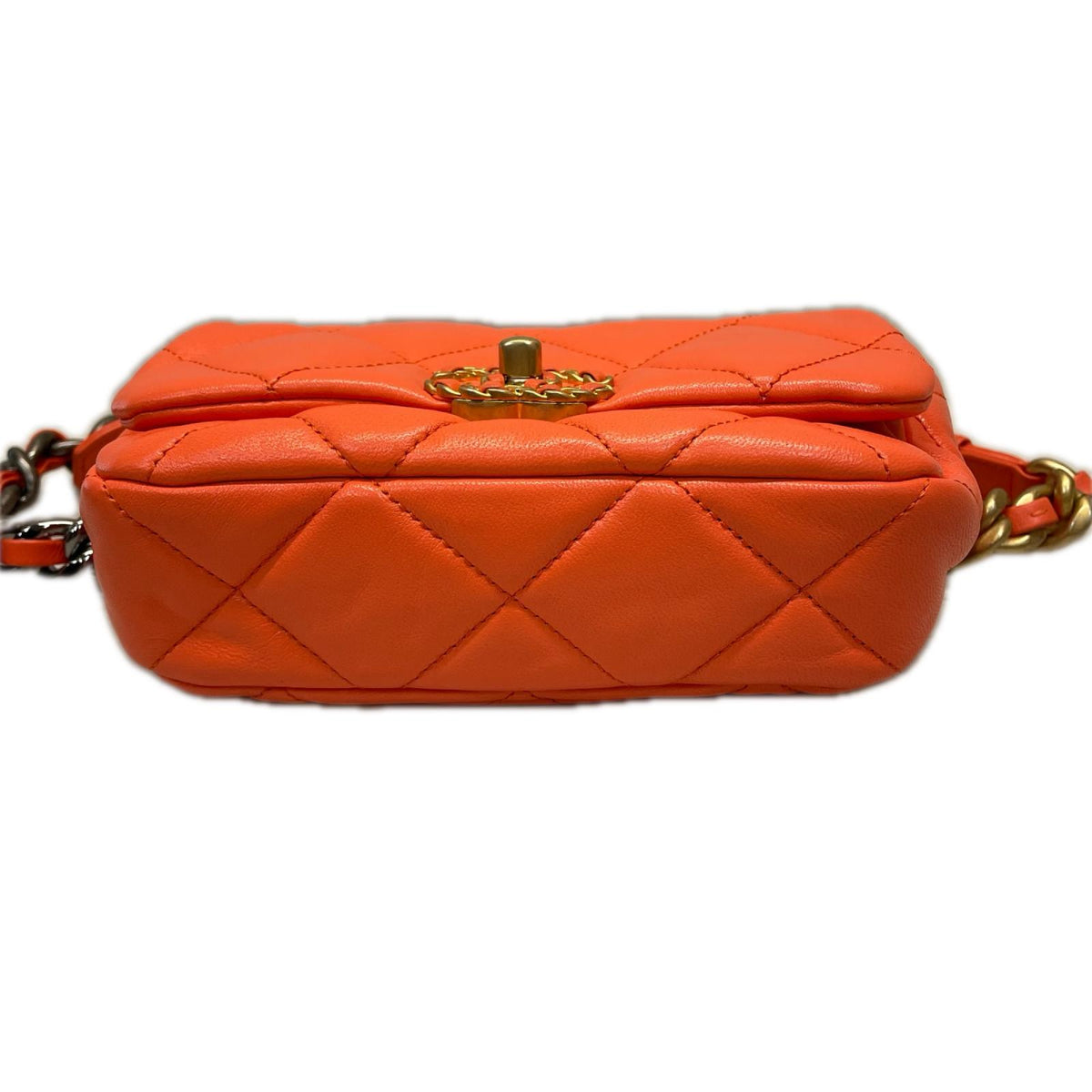 CHANEL 19 マトラッセ チェーンショルダーバッグ