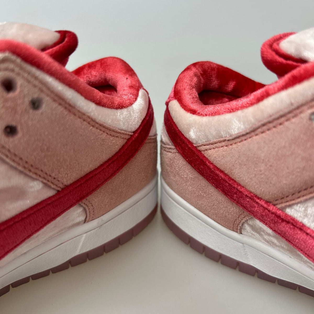 スニーカー ×Strangelove Dunk Low "Valentine’s Day 27cm (US9 UK8 1/2 EU44) ピンク