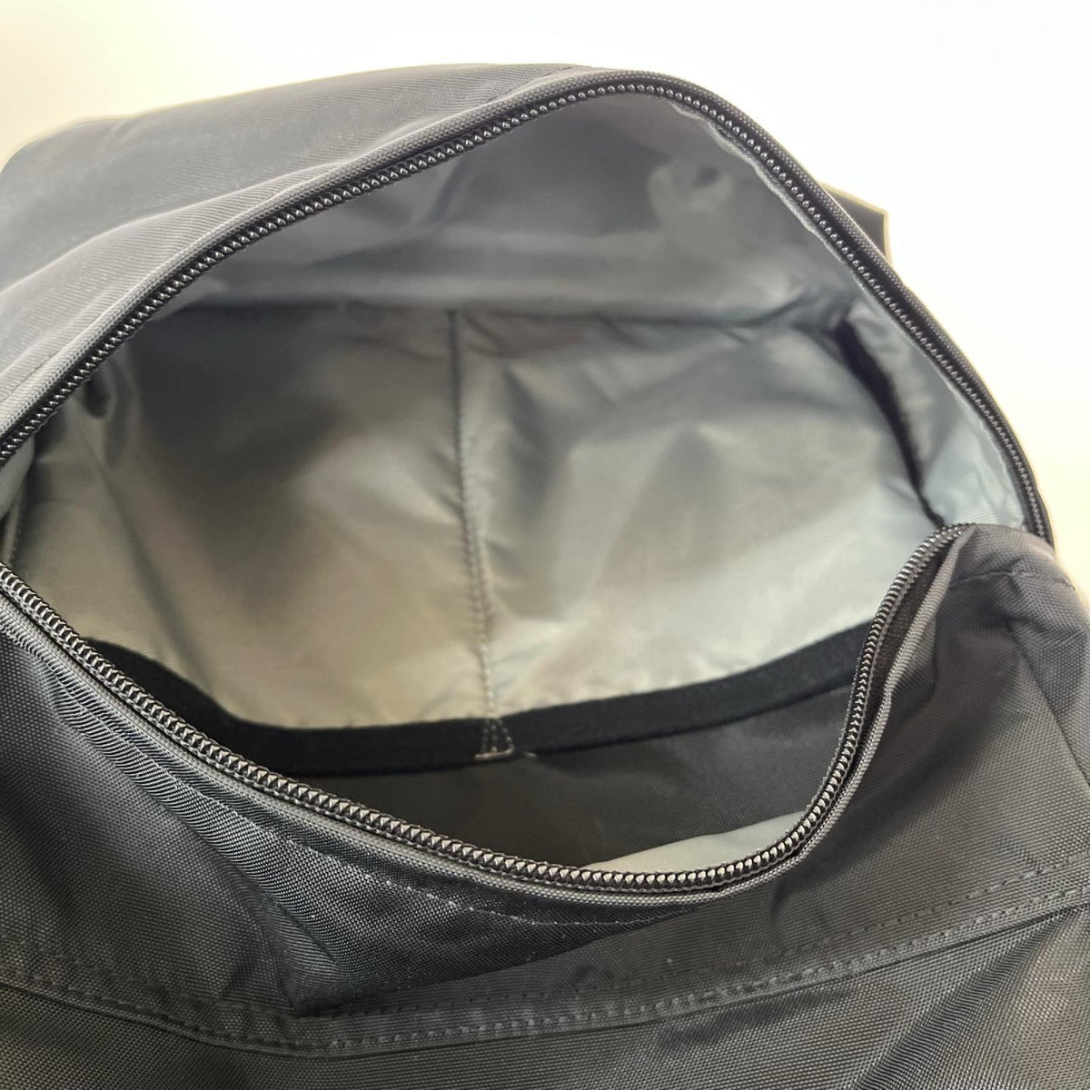 リュック・デイパック M daypack ブラック