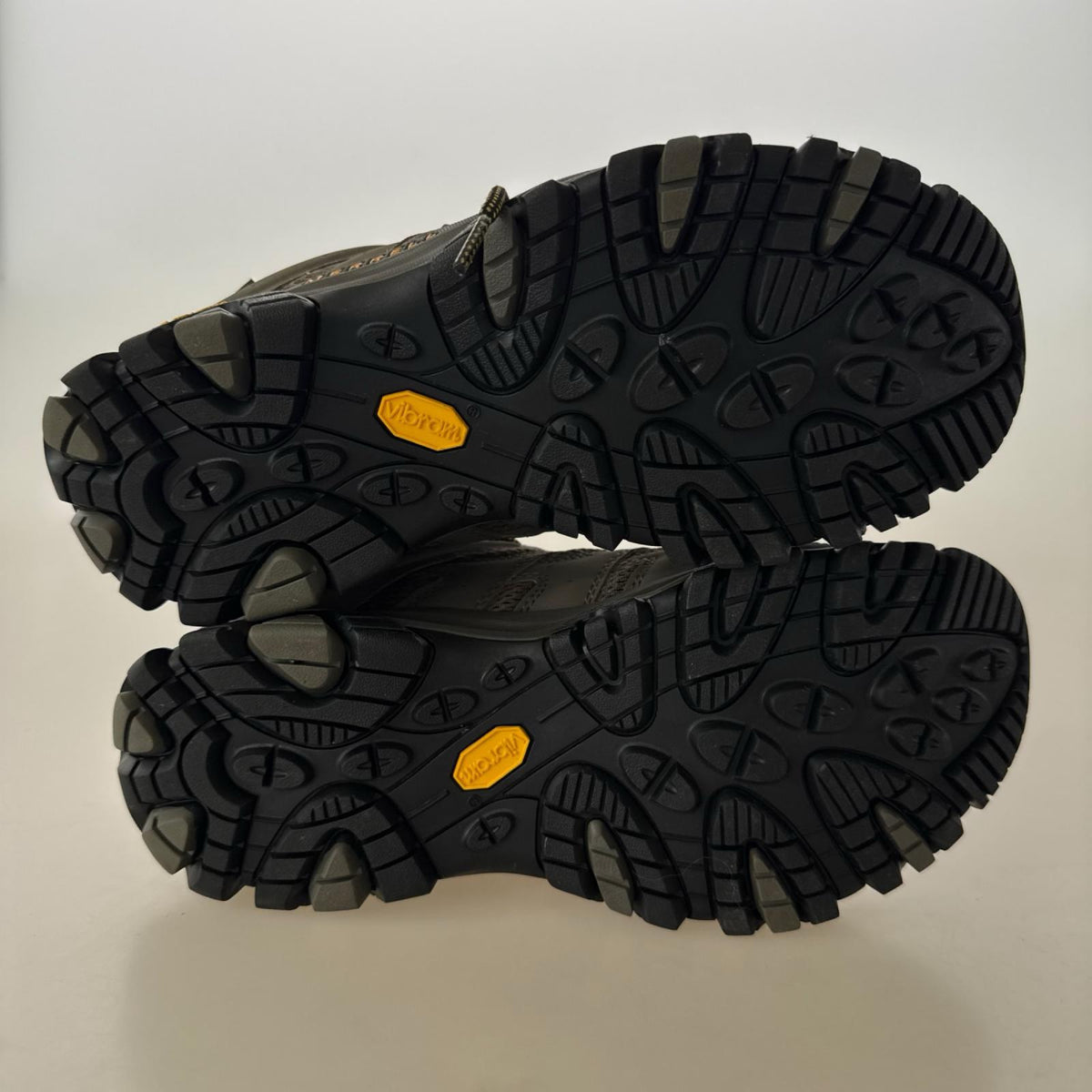 シューズ MOAB 3 GRTX (27.5) J500643W 27.5cm (US9 1/2 UK9 EU45) グレー