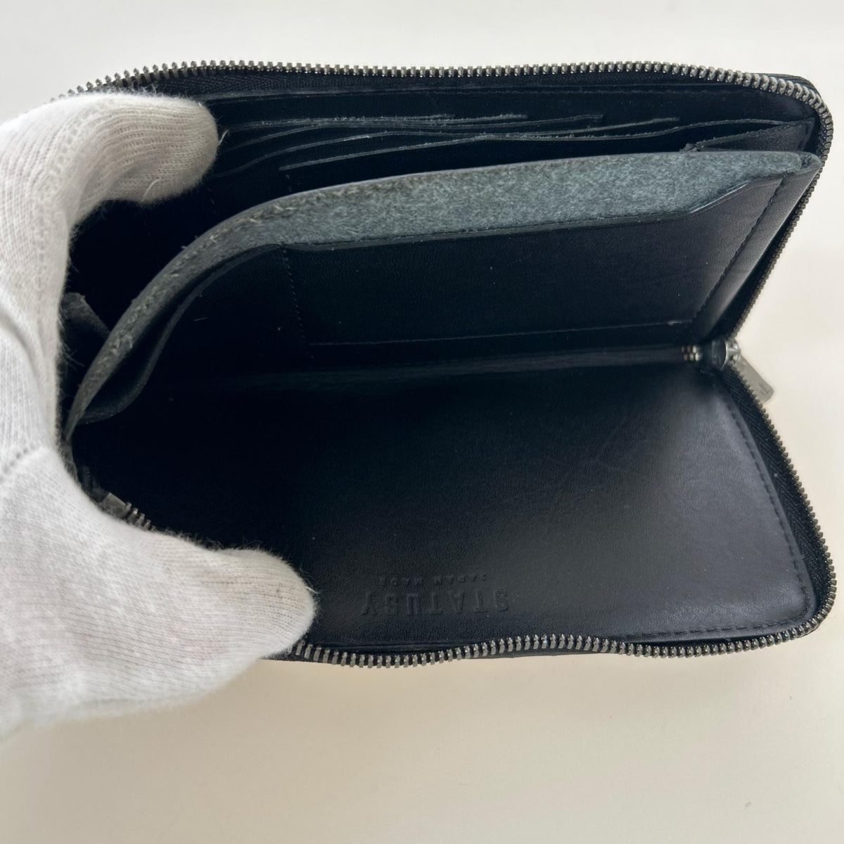 コンパクトウォレット statusy イルモードジップ レザーウォレット 黒 ブラック