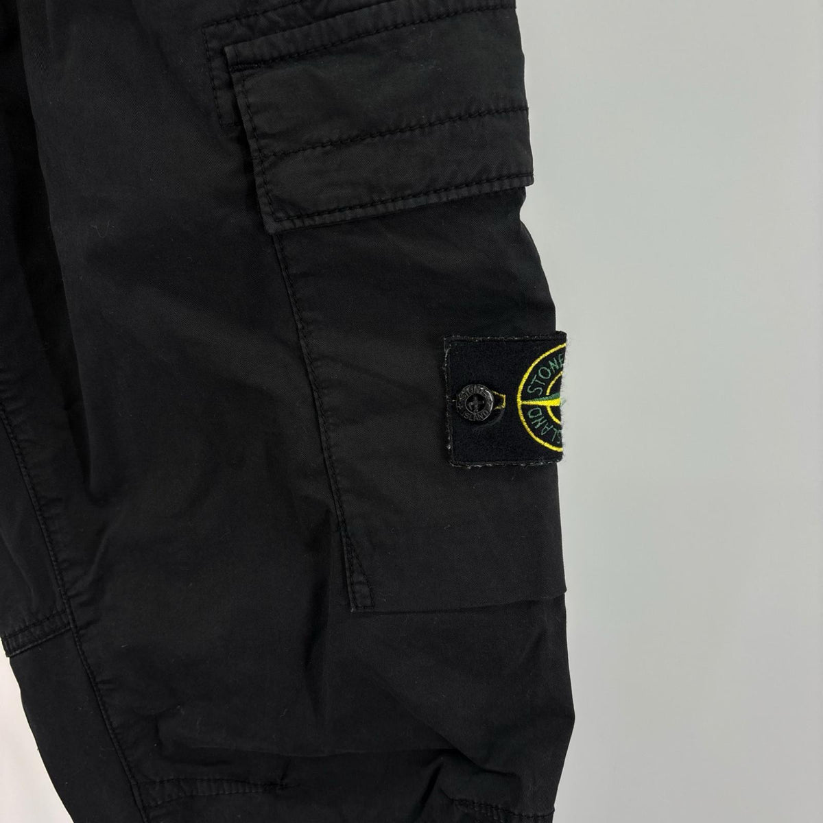 パンツ GARMENT-DYED TAPERED CARGO JOGGER PANTS ブラック