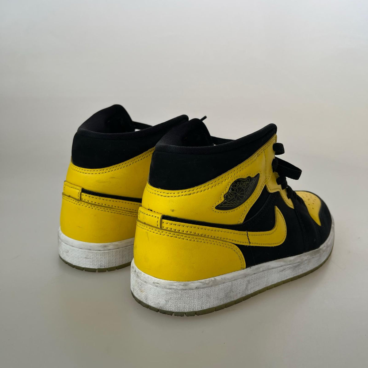 スニーカー Air Jordan 1 Mid SE イエロー (26.5cm) 26.5cm (US8 1/2 UK8 EU43)