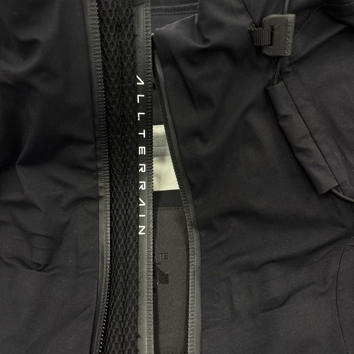 マウンテンパーカー DESCENTE ALLTERRAIN CREAS クレアス ハードシェルジャケット ブラック