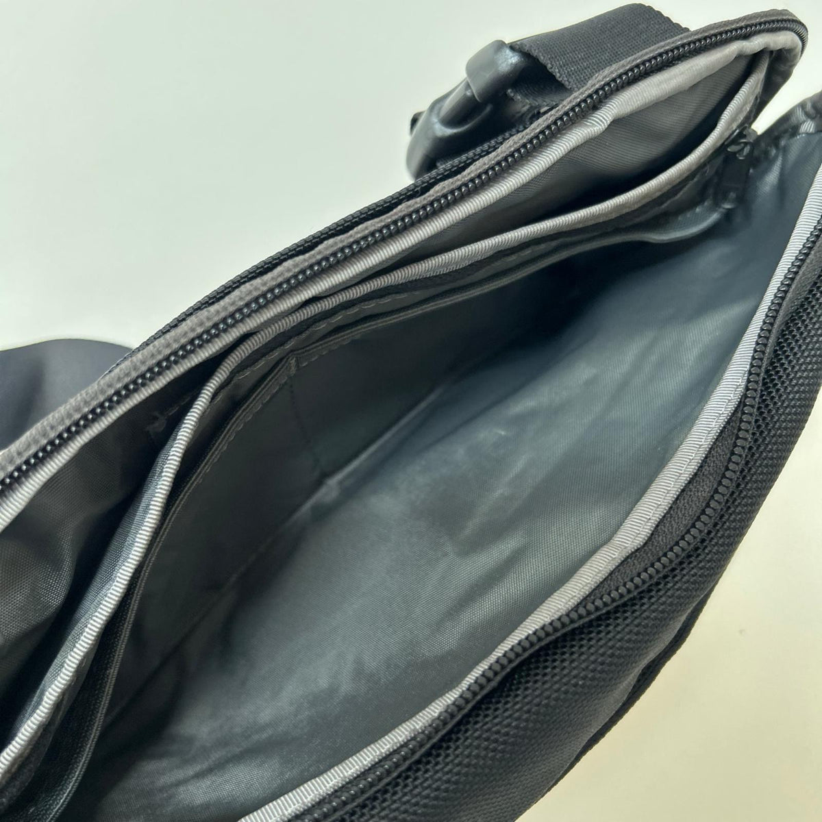 ショルダーバッグ Aer Tech Sling 2 バリスティックナイロン ブラック