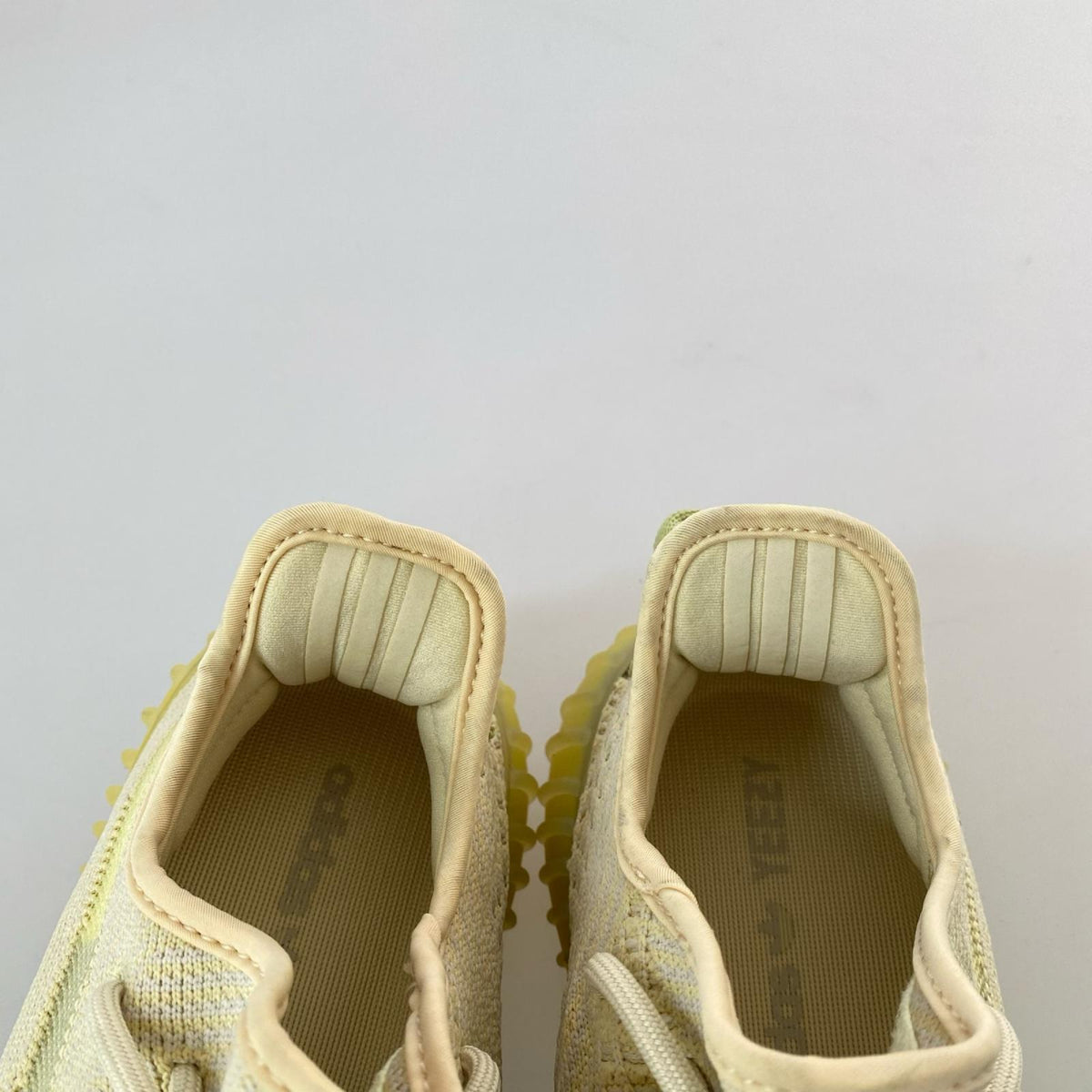 スニーカー YEEZY BOOST 350 V2 FLAX 黄緑
