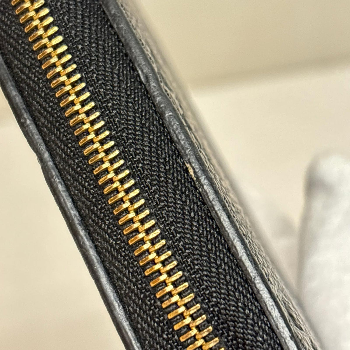 ジッピーコインパース モノグラムアンプラント M60574