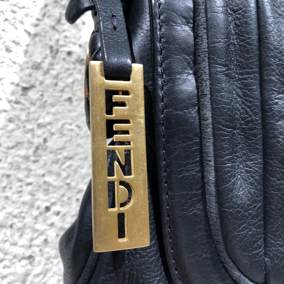 レザープリーツハンドバッグ