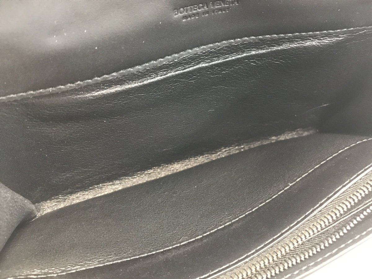 イントレチャート 黒 長財布