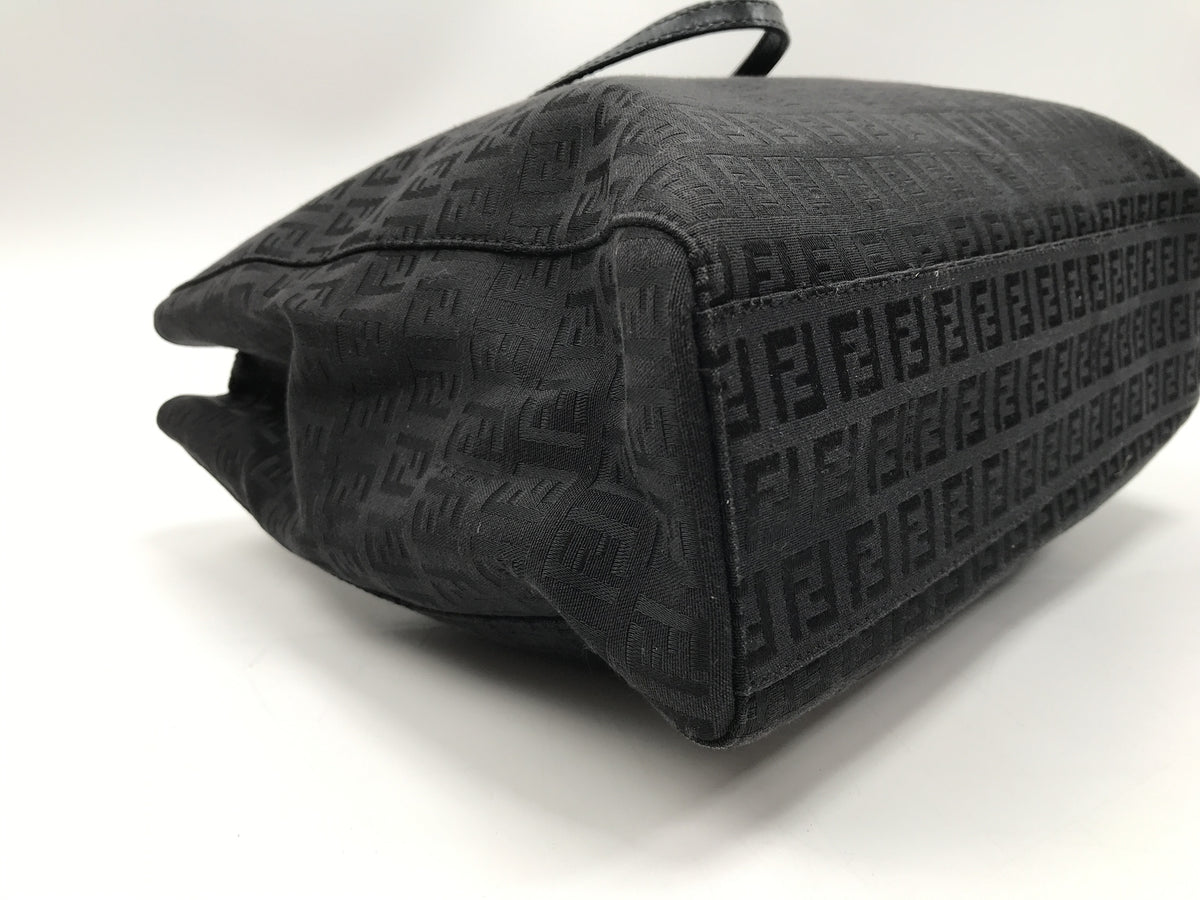 FENDI FF柄 ズッキーノ 黒 8BH133