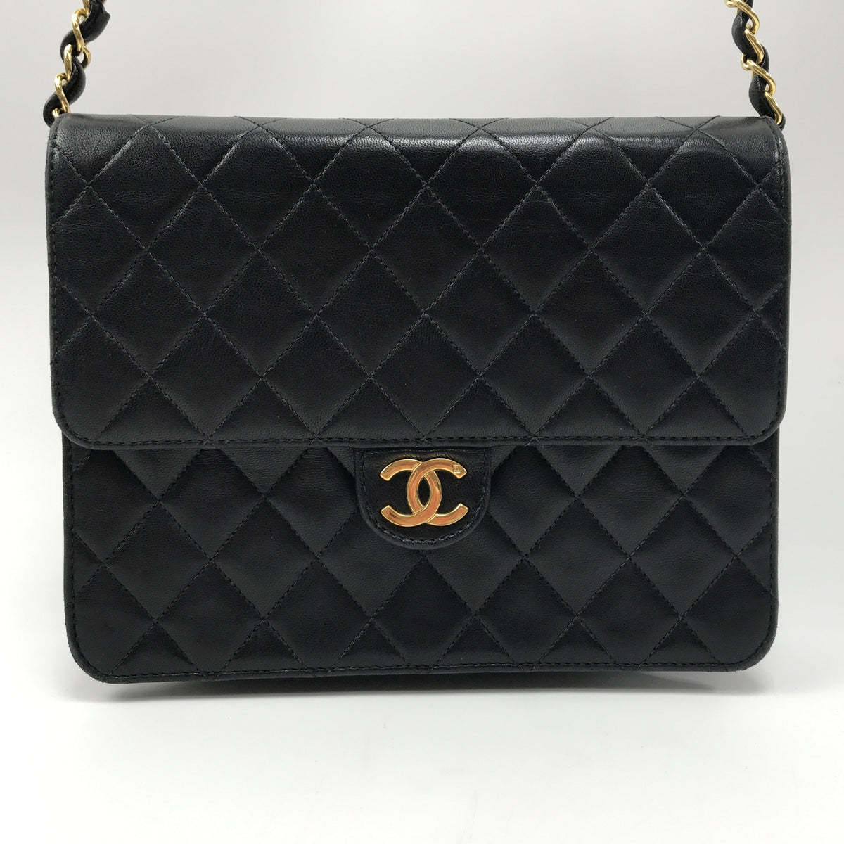 CHANEL ラムスキン マトラッセ チェーンショルダーバッグ ブラック