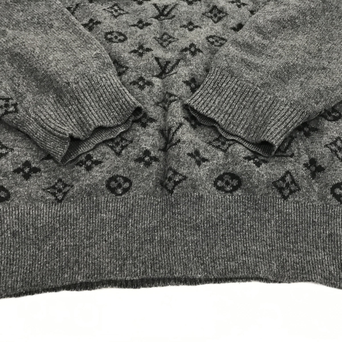 LV HGN41WIXW ハーフアンドハーフモノグラム カシミヤ