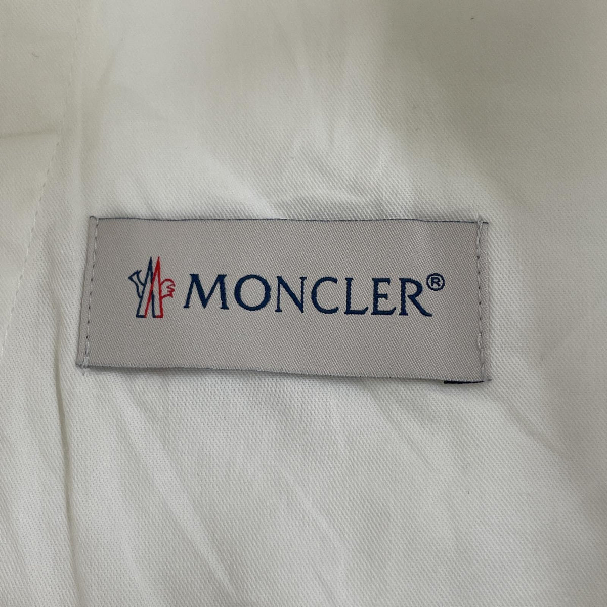 ショートパンツ MONCLER PANTALONE BERMUDA ﾊｰﾌﾊﾟﾝﾂ H10912B00006 57448 白 (46) ホワイト