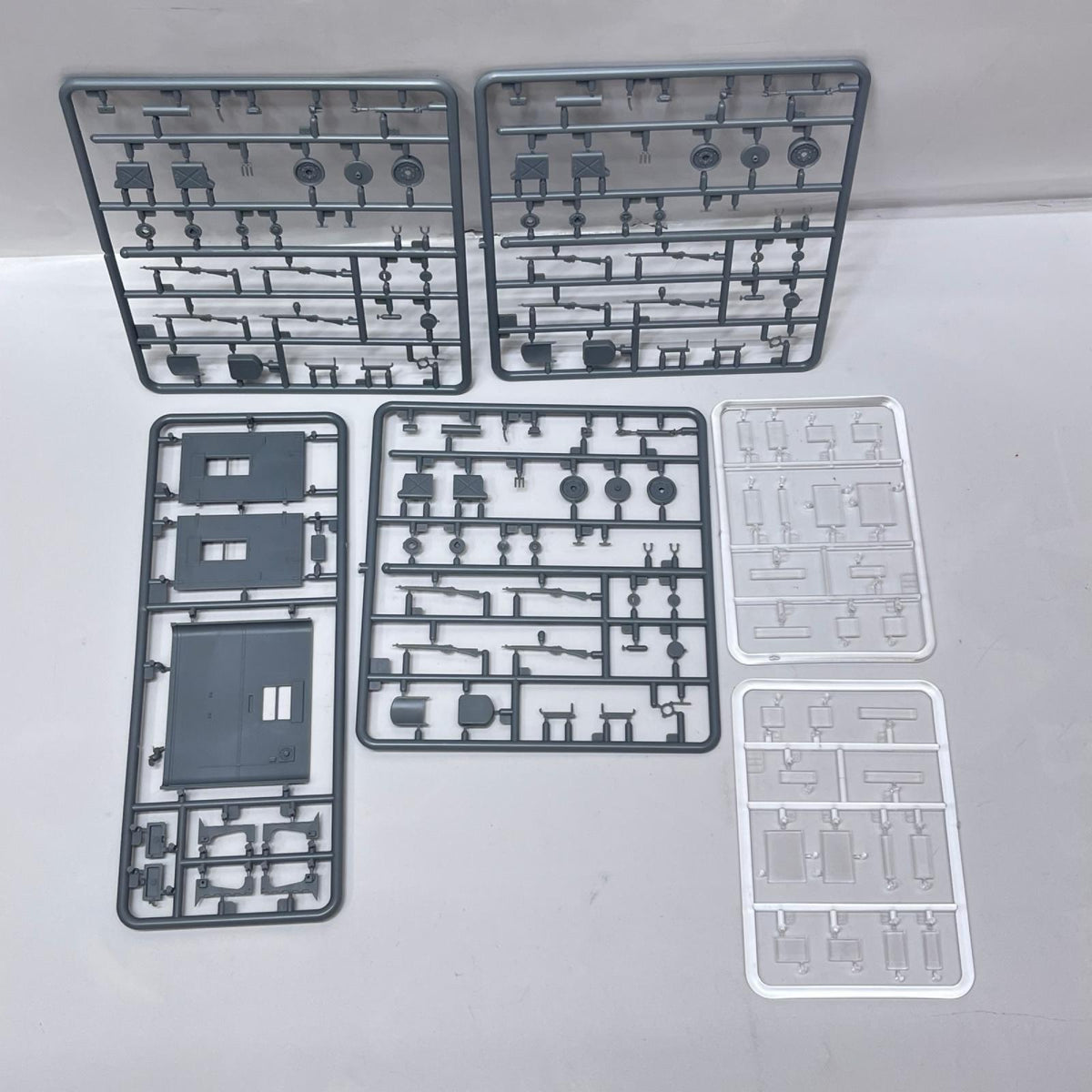 1/35 IBG model シボレー C60L Ambulance 英・シボレーC60L キャブ13野戦救急車 IBGモデルス（IBG Models） ミリタリープラモ