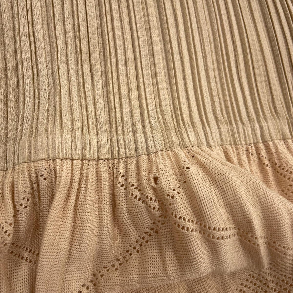 スカート PLEATS PLEASE ISSEY MIYAKE ﾌﾟﾘｰﾂｽｶｰﾄ ﾍﾞｰｼﾞｭ ベージュ