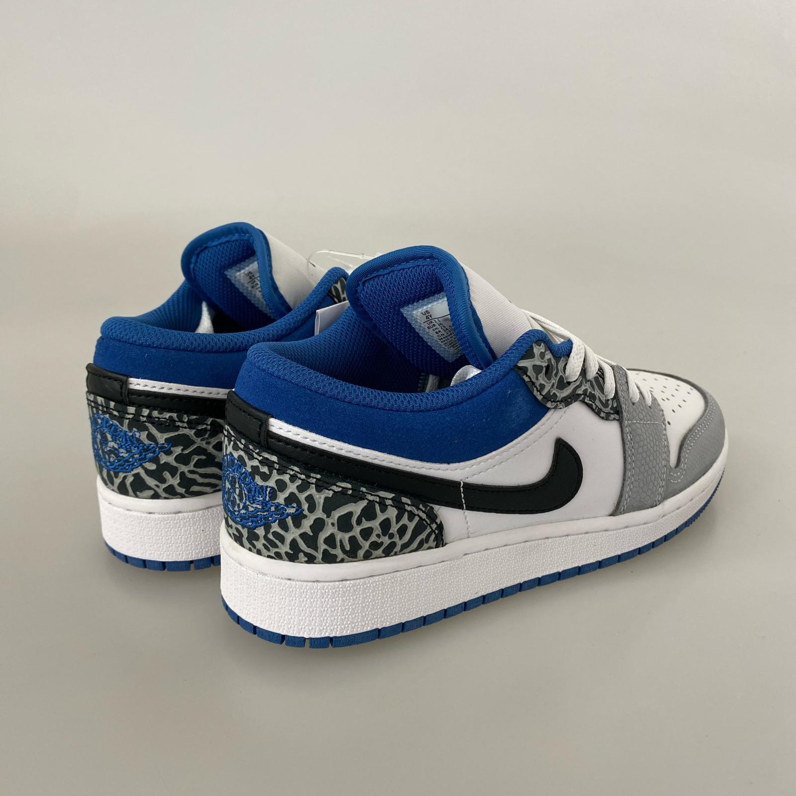 スニーカー AIR JORDAN 1 LOW SE GS TRUE BLUE/23cm
