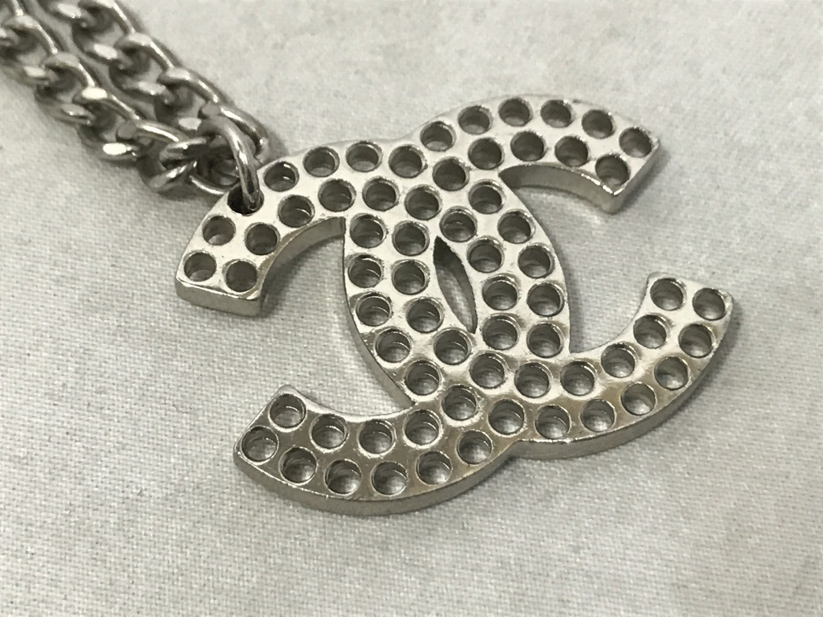 CHANEL 穴あきココマークネックレス