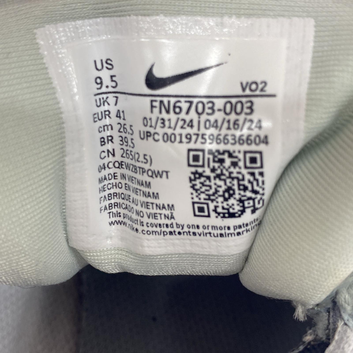 スニーカー V2K RUN 26.5cm 26.5cm (US8 1/2 UK8 EU43) グレー