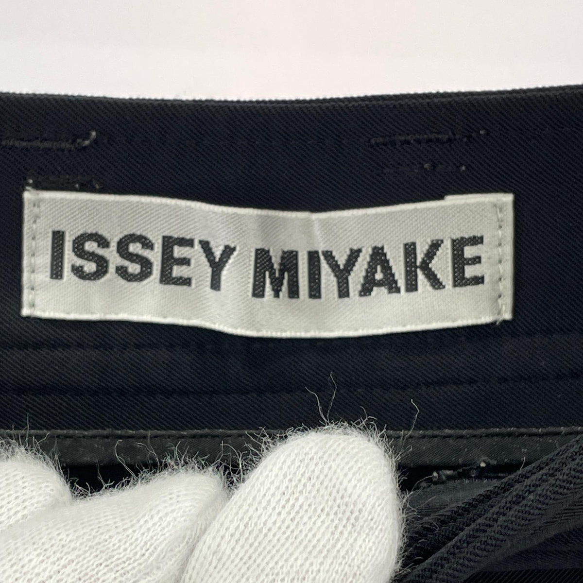 パンツ ISSEY MIYAKE ナイロン裾ジップストレッチパンツ 1 ブラック