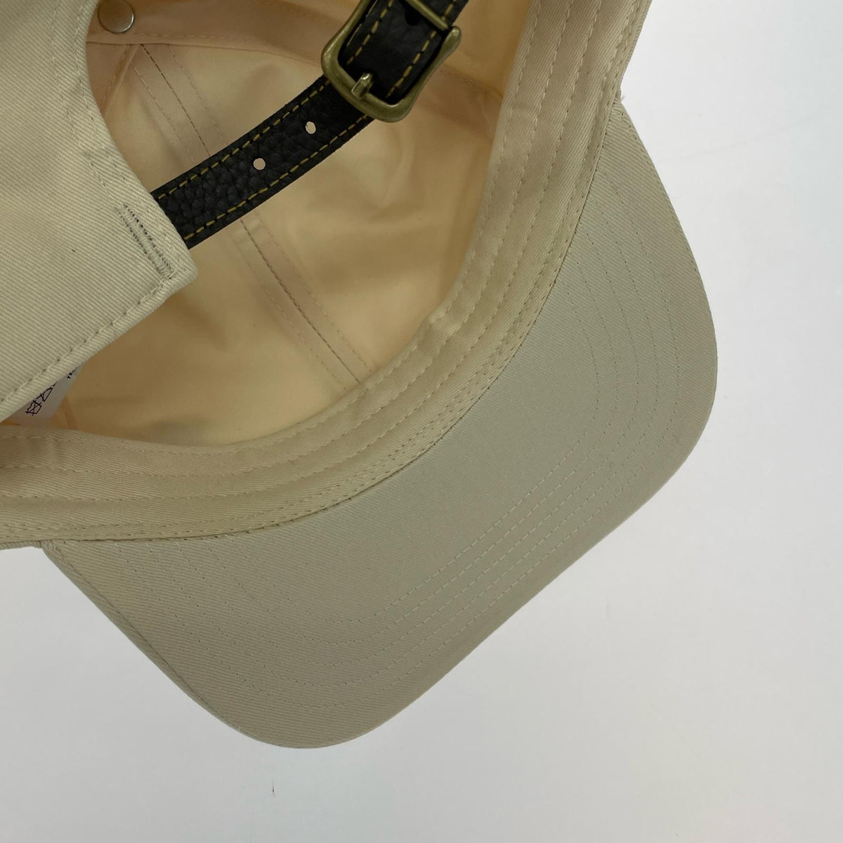 キャップ Chain Stitch Crest Aaron ホワイト