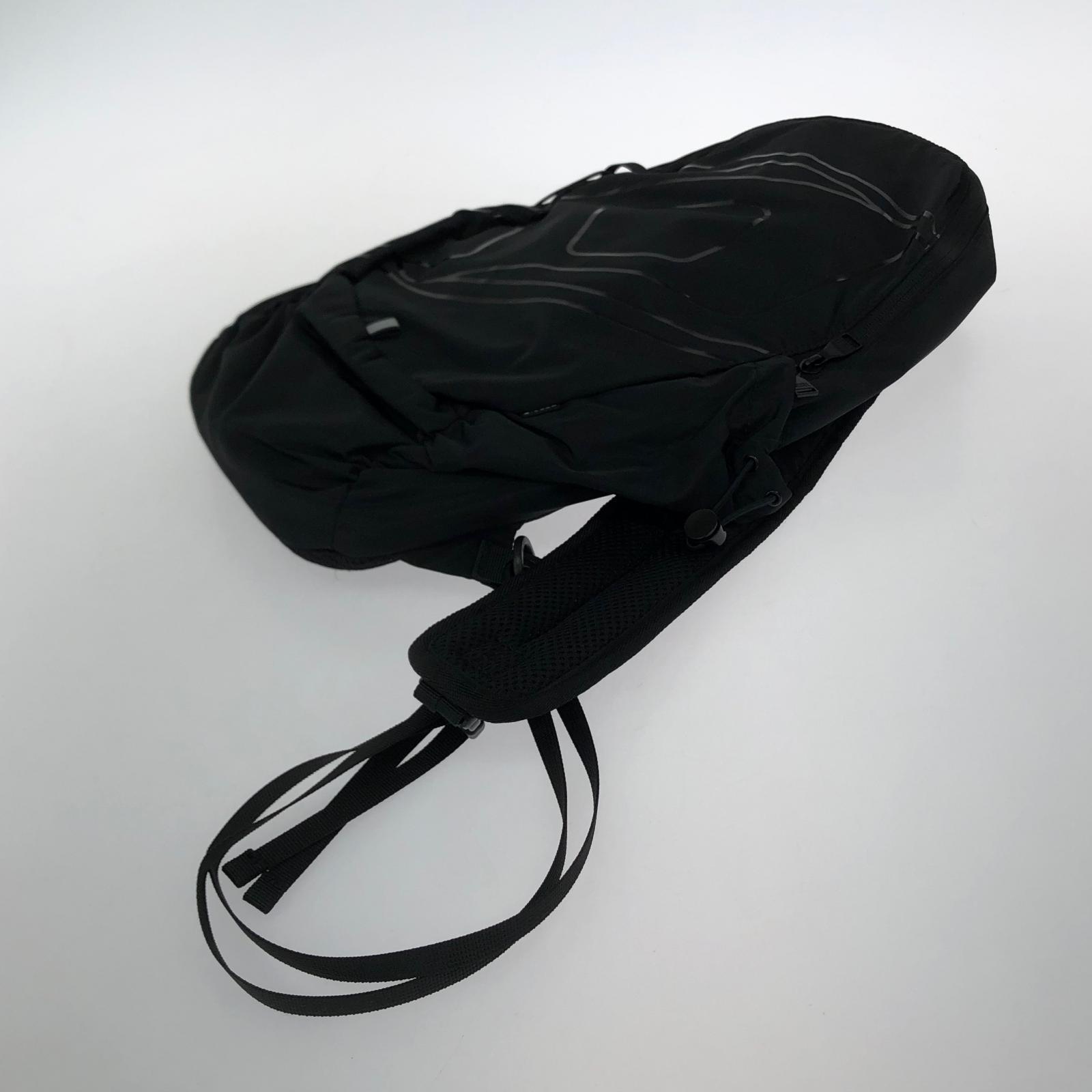 ショルダーバッグ DRAPE SLING BAG ブラック