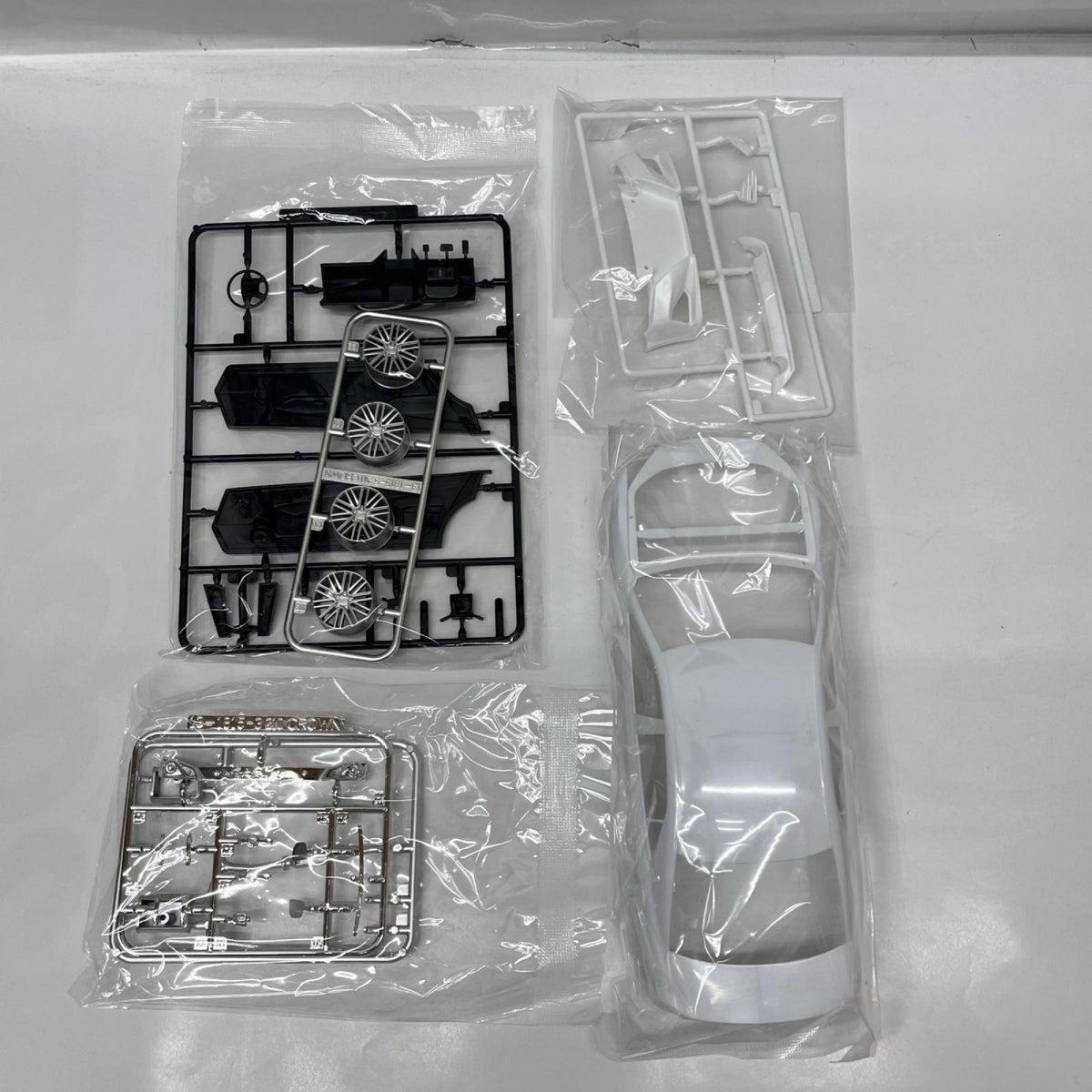 アオシマ 1/24 GRS214/AWS210 クラウン アスリート 1/24 ザ・モデルカー No.42 トヨタ GRS214/AWS210 クラウン アスリート '15 AOSHIMA カープラモ・ミニ四駆