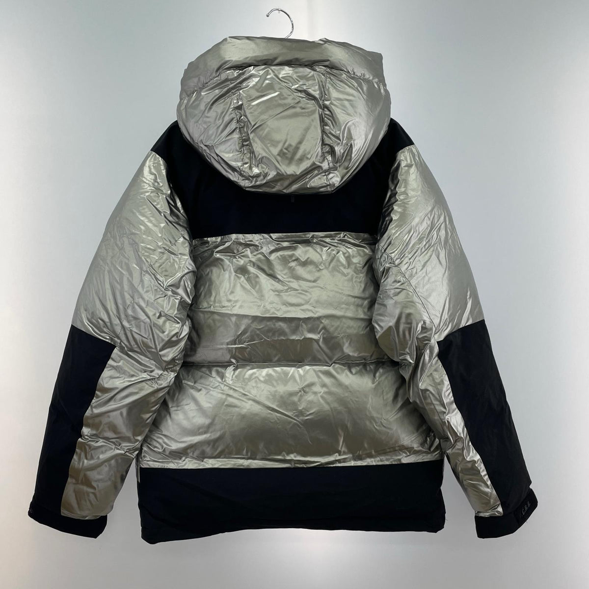 ダウンジャケット DOWN BENCH PARKA SLV M M シルバー