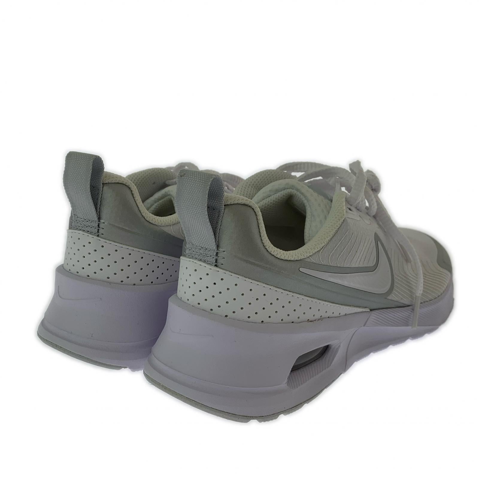 シューズ AIR MAX NUAXIS 24.0cm 白 24cm (US6 UK5 1/2 EU38) ホワイト