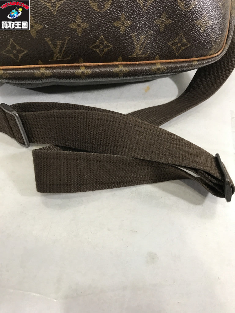 パテントレザー　ゴールド金具　チェーンショルダー