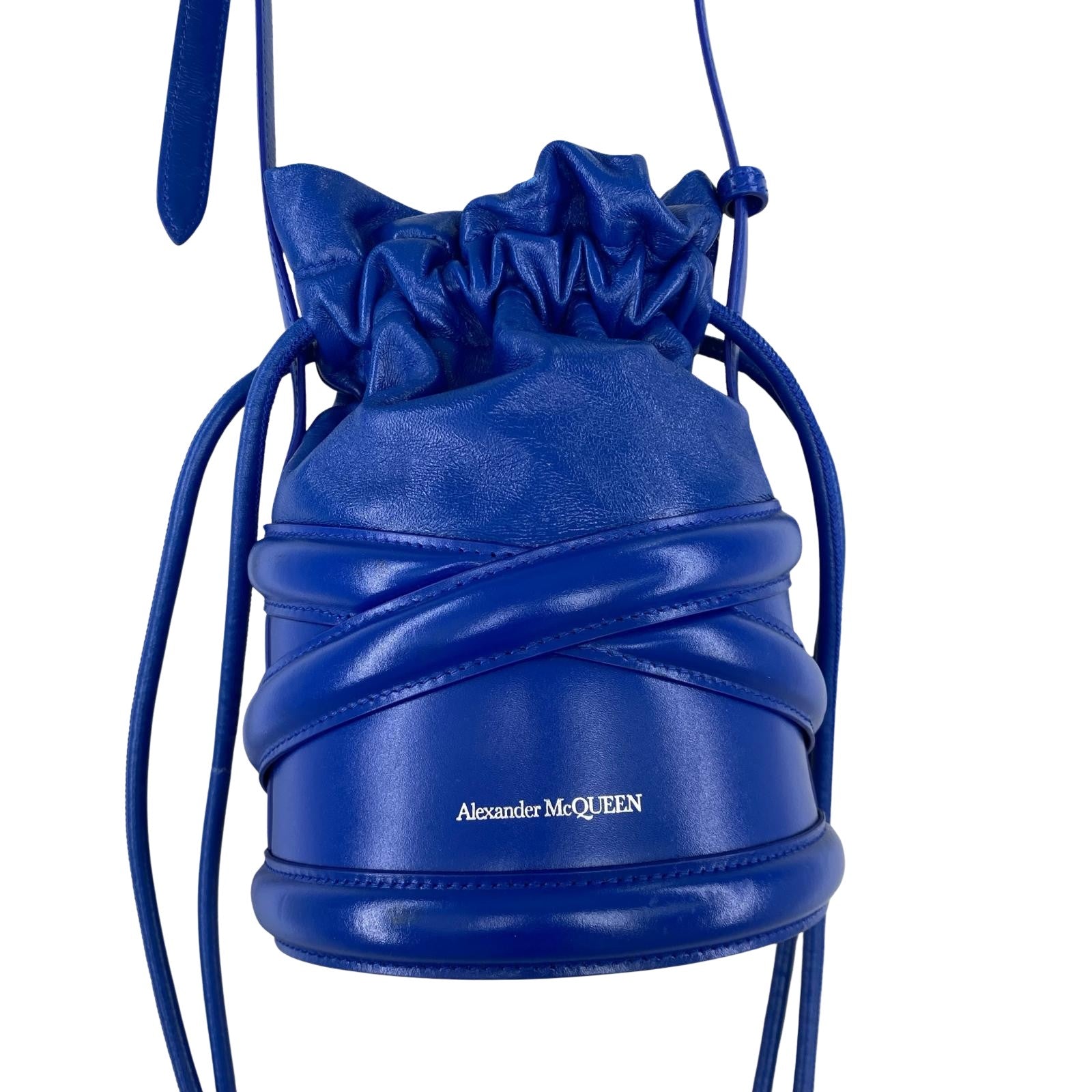 ショルダーバッグ Alexander McQueen soft curve bucket bag 青 ブルー